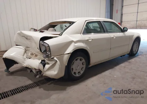 2006 Chrysler 300 Touring z USA, uszkodzony, nr VIN 2C3KA53G66H187992